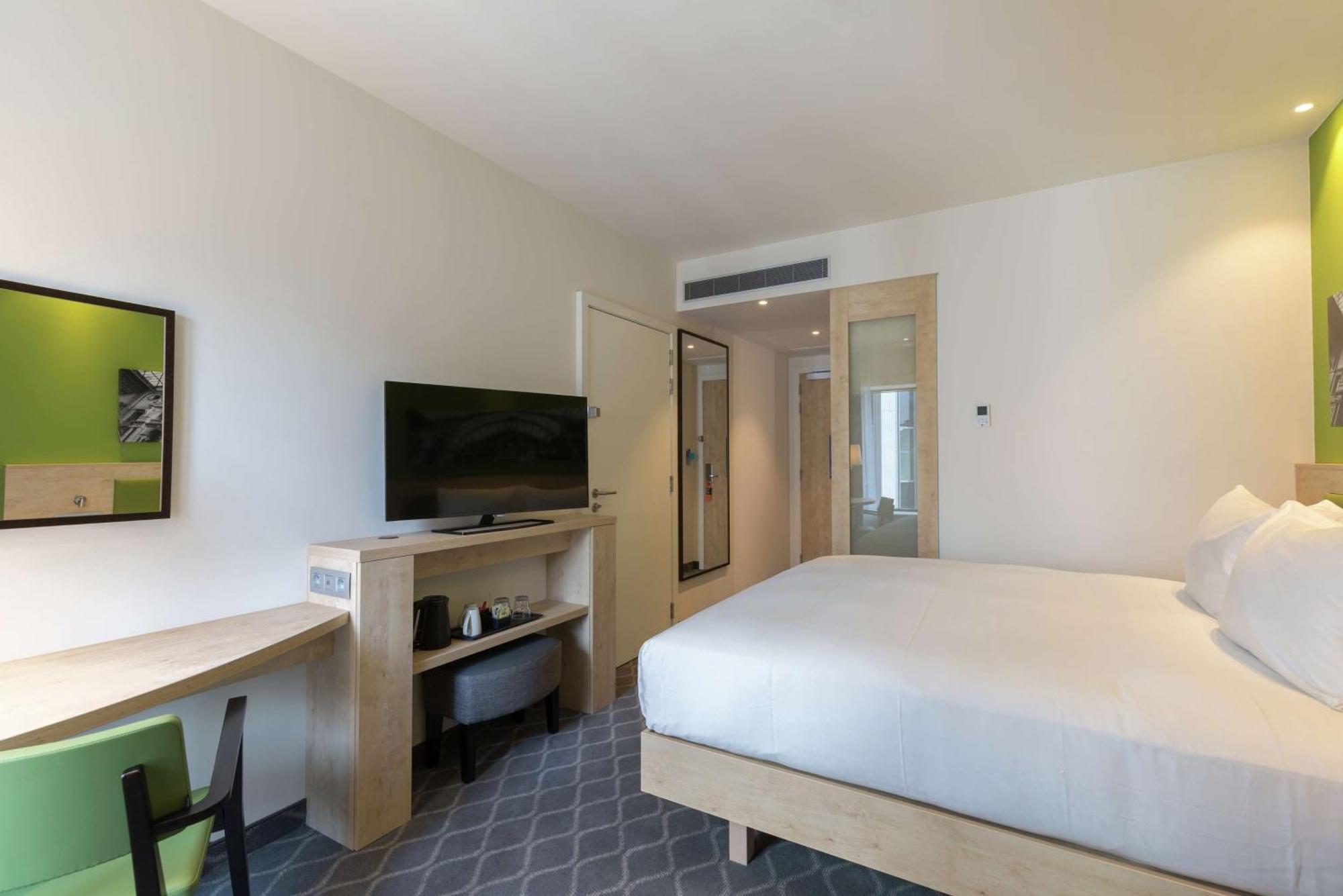 Hampton By Hilton Station 3*